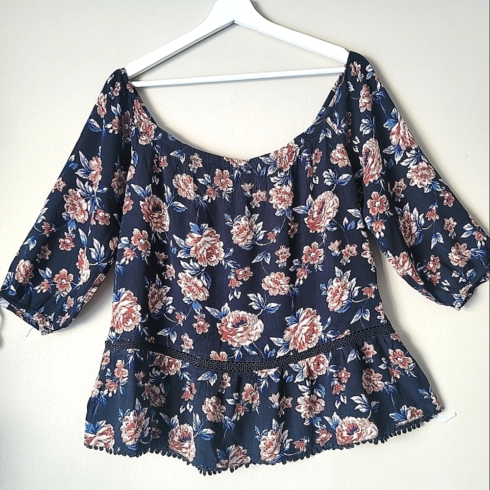 American Eagle Outfitters Off Shoulder Floral Top Size Medium
